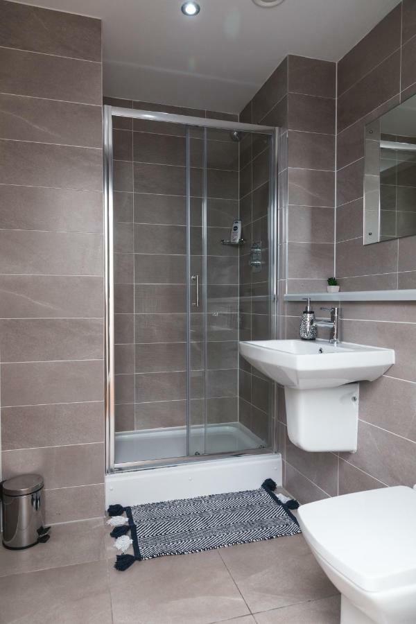 Studio Apartments Free Street Parking Subject To Availability แมนเชสเตอร์ ภายนอก รูปภาพ
