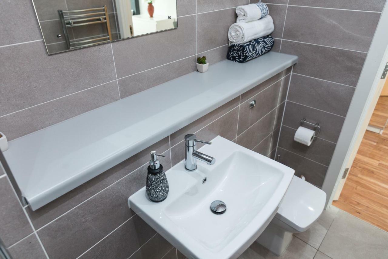 Studio Apartments Free Street Parking Subject To Availability แมนเชสเตอร์ ภายนอก รูปภาพ